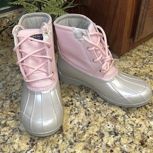 Sperry Port Boot Pink Camouflage Sz 5 (big girls)
